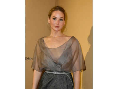Jennifer Lawrence je preglednim oblačilom uspela dati bolj ženstven slog