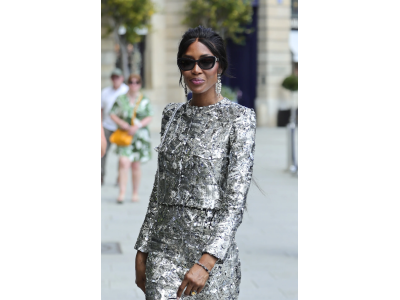 Naomi Campbell je Chanelovo modo obula v nepričakovan čevelj