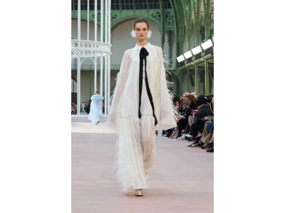 Po štirih letih se Chanel vrača v Grand Palais za revijo pomlad-poletje 2025.
